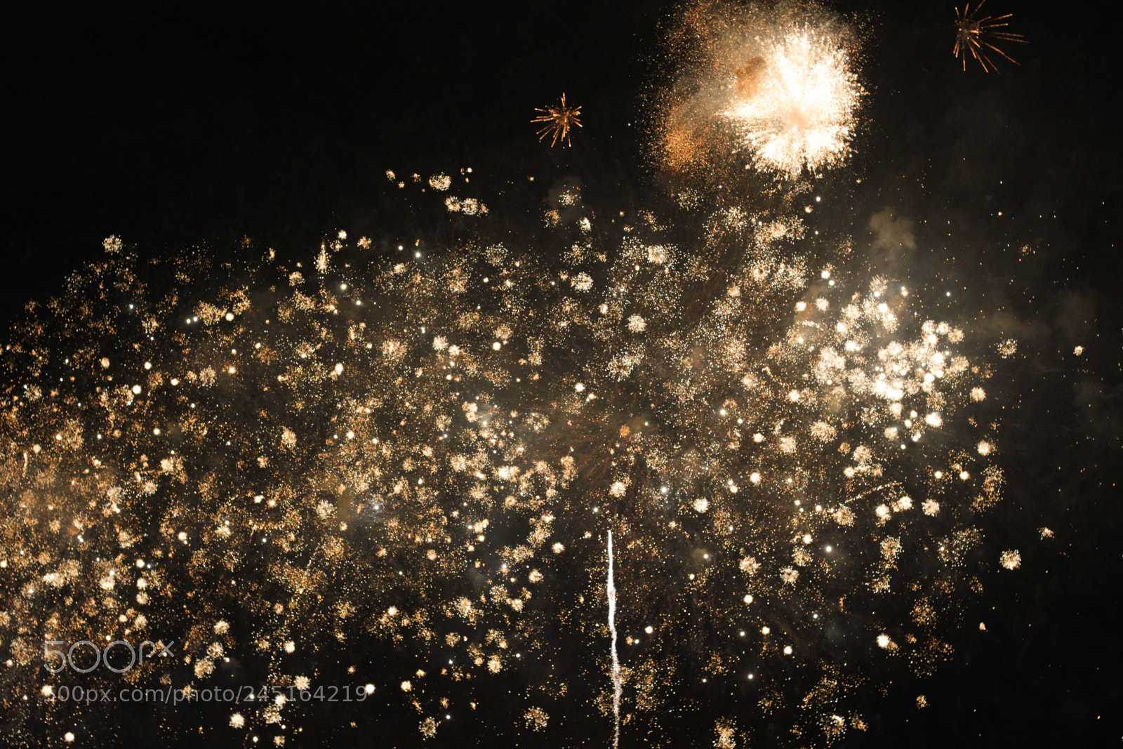 Canon EOS 500D (EOS Rebel T1i / EOS Kiss X3) sample photo. Busan fireworks festival photography