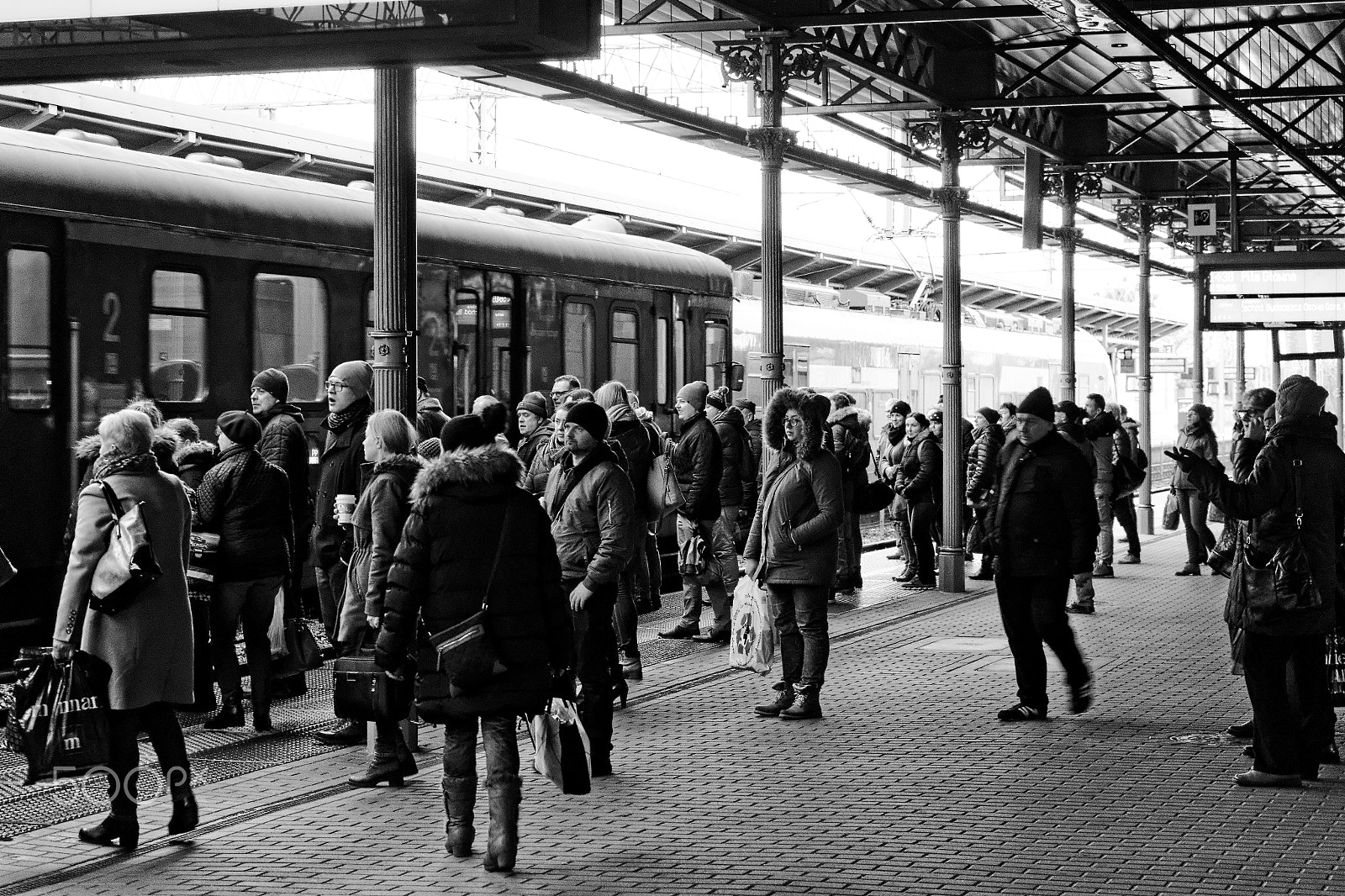 Sony FE 28-70mm F3.5-5.6 OSS sample photo. Rush hours... photography