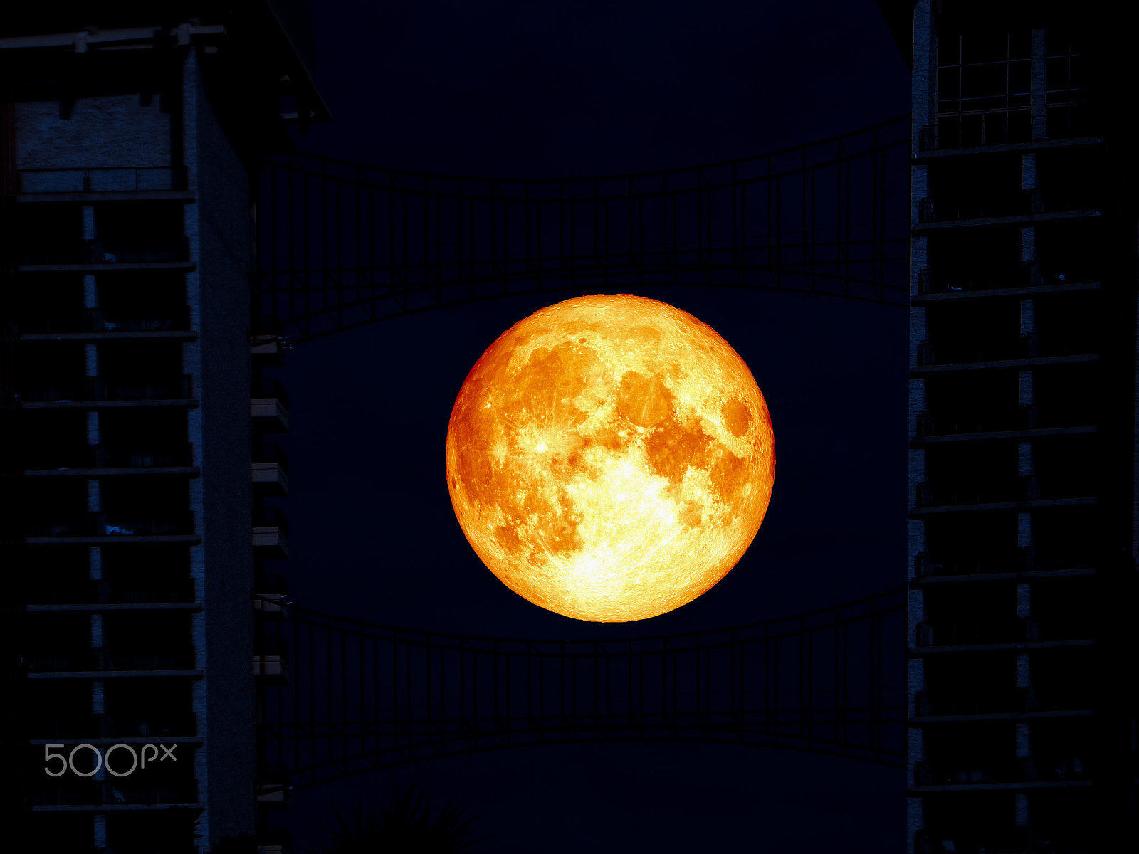 Samsung WB250F/WB251F/WB252F sample photo. Super blood moon between middle metal bridge photography