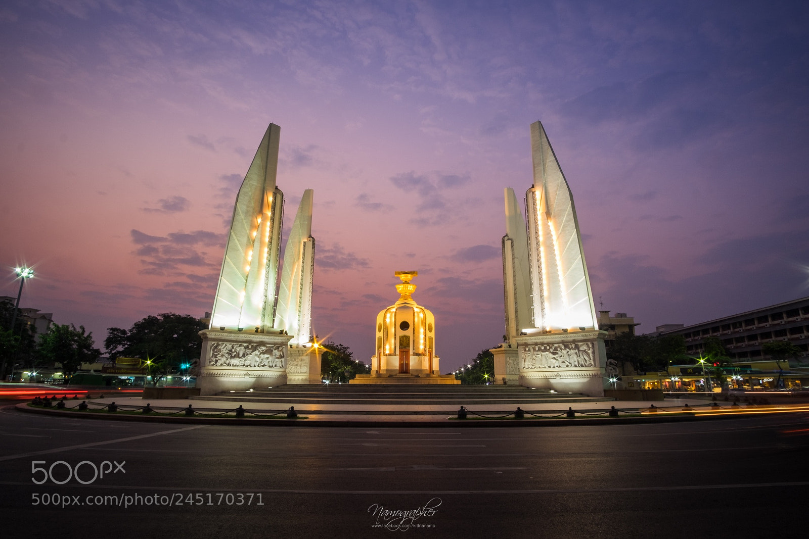 Fujifilm X-T10 sample photo. Democracy monument photography