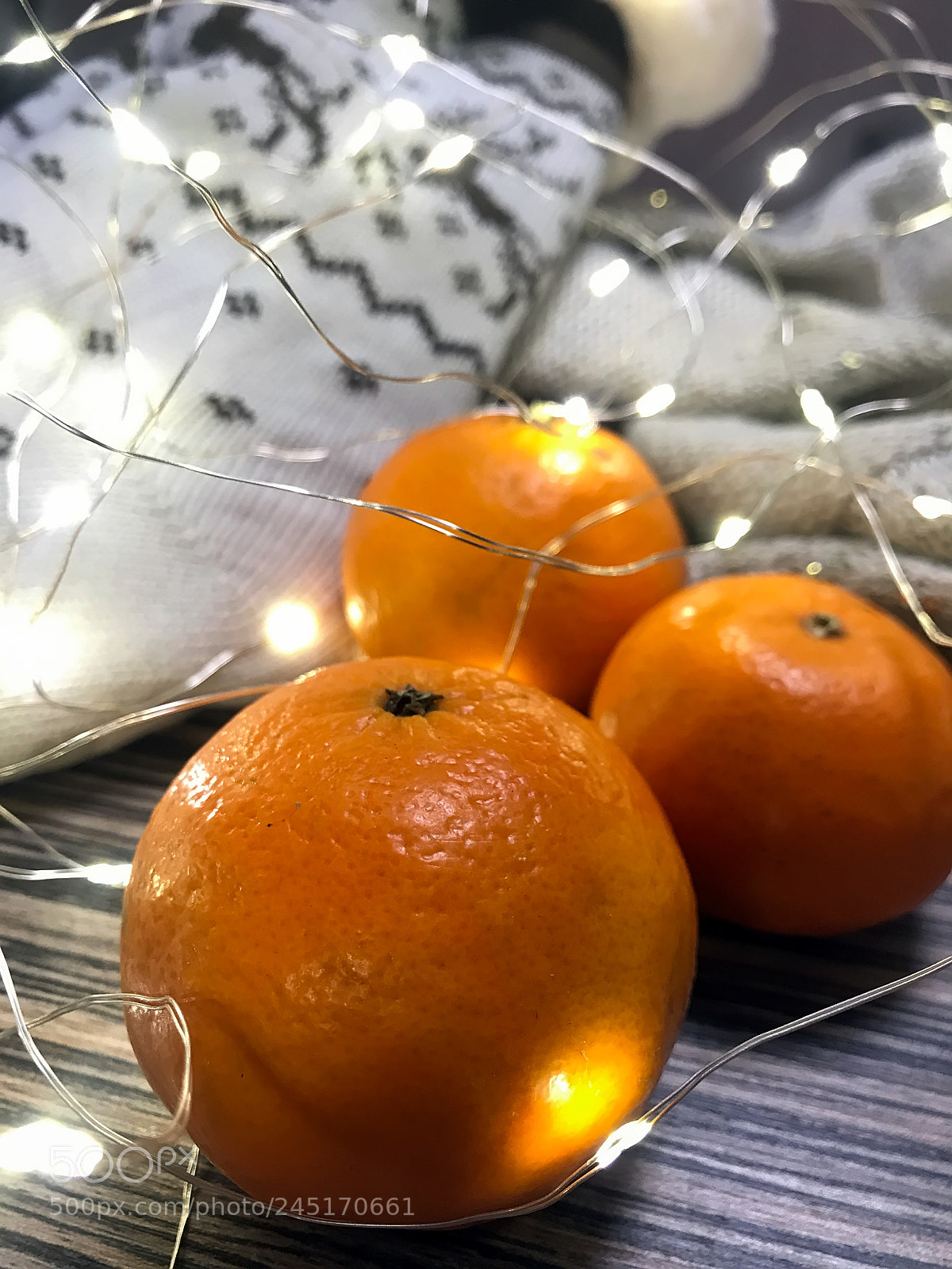 Apple iPhone 7 Plus sample photo. Orange mandarins and garlands photography