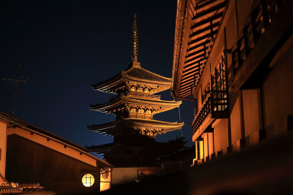 Canon EOS-1D Mark III sample photo. 八坂の塔 photography