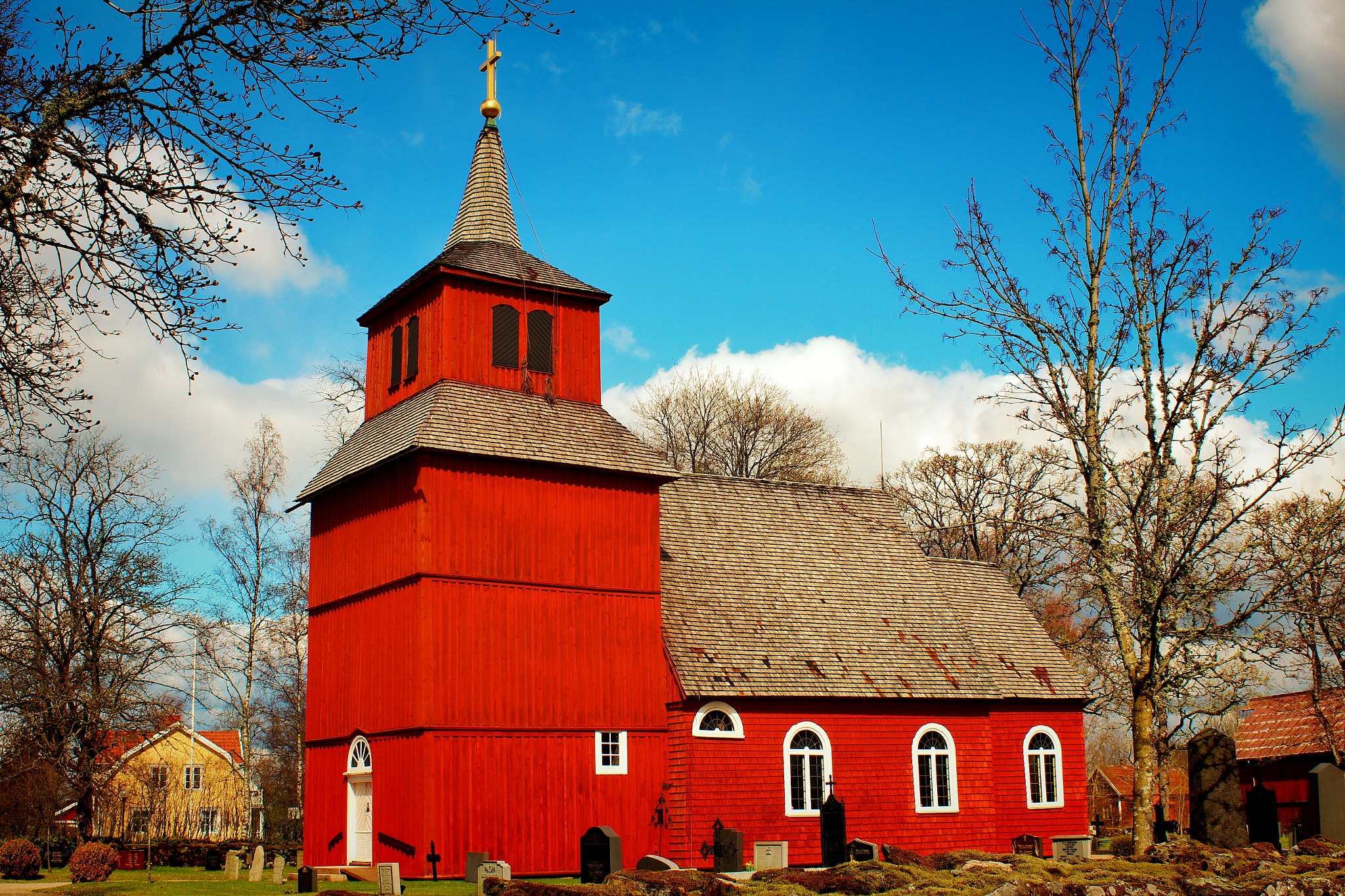 Canon EOS 600D (Rebel EOS T3i / EOS Kiss X5) sample photo. Kävsjö kyrkan bright sun photography