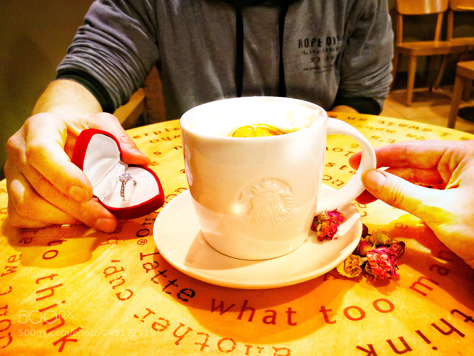 HUAWEI Mate 10 Pro sample photo. A man proposing to photography