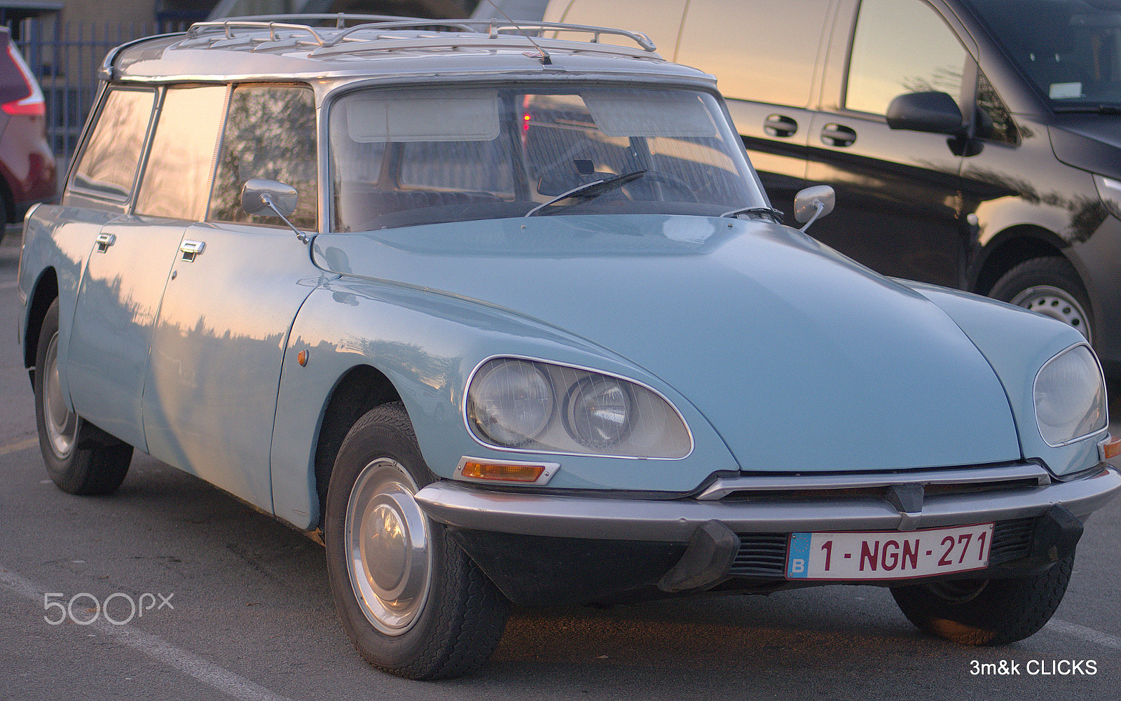 Panasonic Lumix DMC-GH2 sample photo. An old car.. photography
