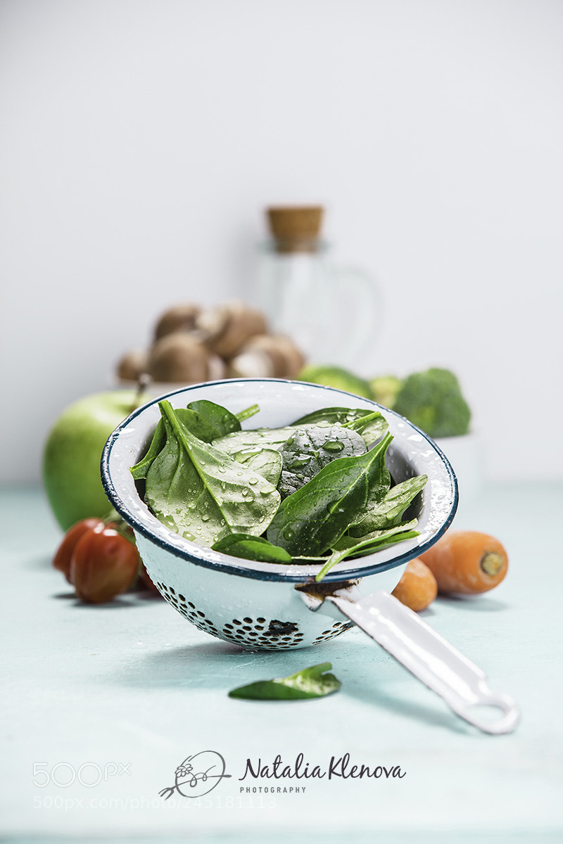 Canon EOS 5DS R sample photo. Fresh organic spinach leaves photography