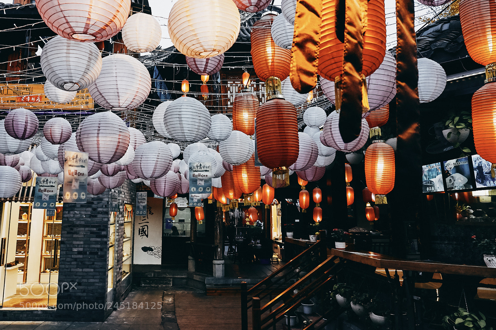 Canon EOS 5DS sample photo. Lanterns photography