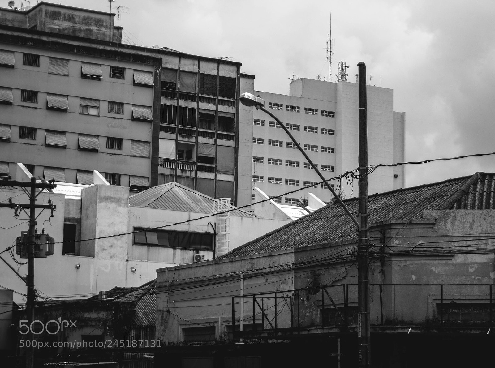 Canon EOS 1200D (EOS Rebel T5 / EOS Kiss X70 / EOS Hi) sample photo. Centro velho photography