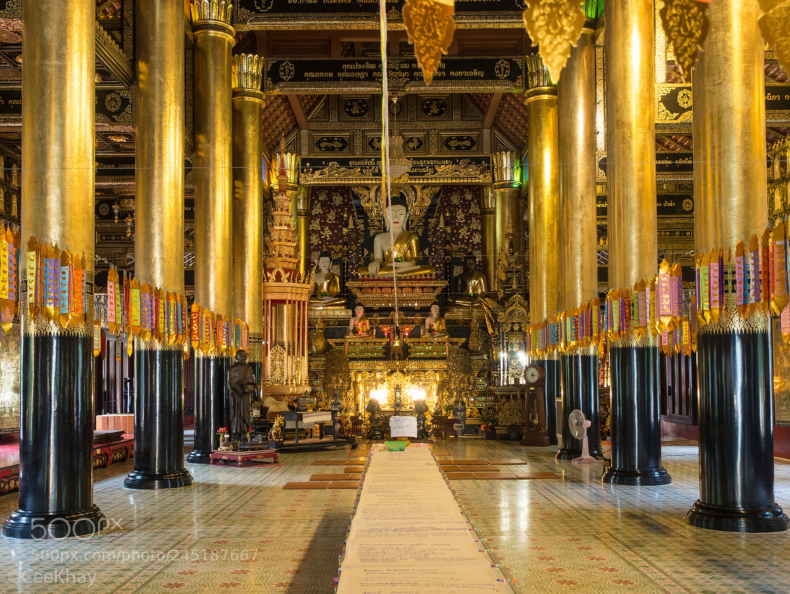 Olympus OM-D E-M10 sample photo. The grand hall wat photography