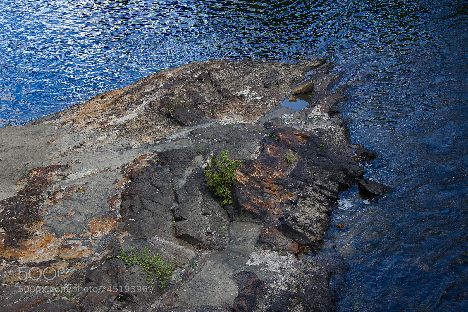 Canon EOS 550D (EOS Rebel T2i / EOS Kiss X4) sample photo. Rock in riviere photography