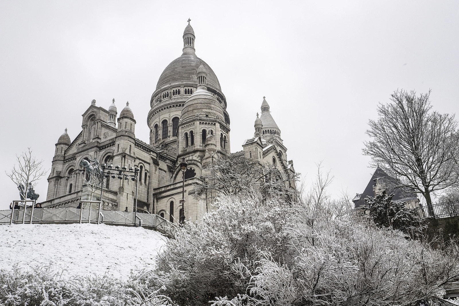 Leica Q (Typ 116) sample photo. Snow in paris photography