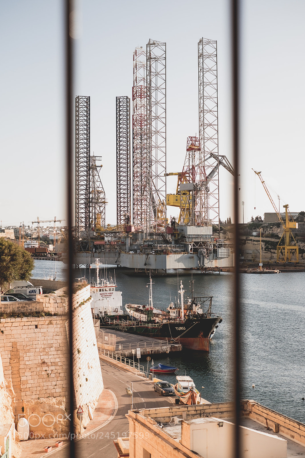 Fujifilm X-T10 sample photo. Oil rig photography