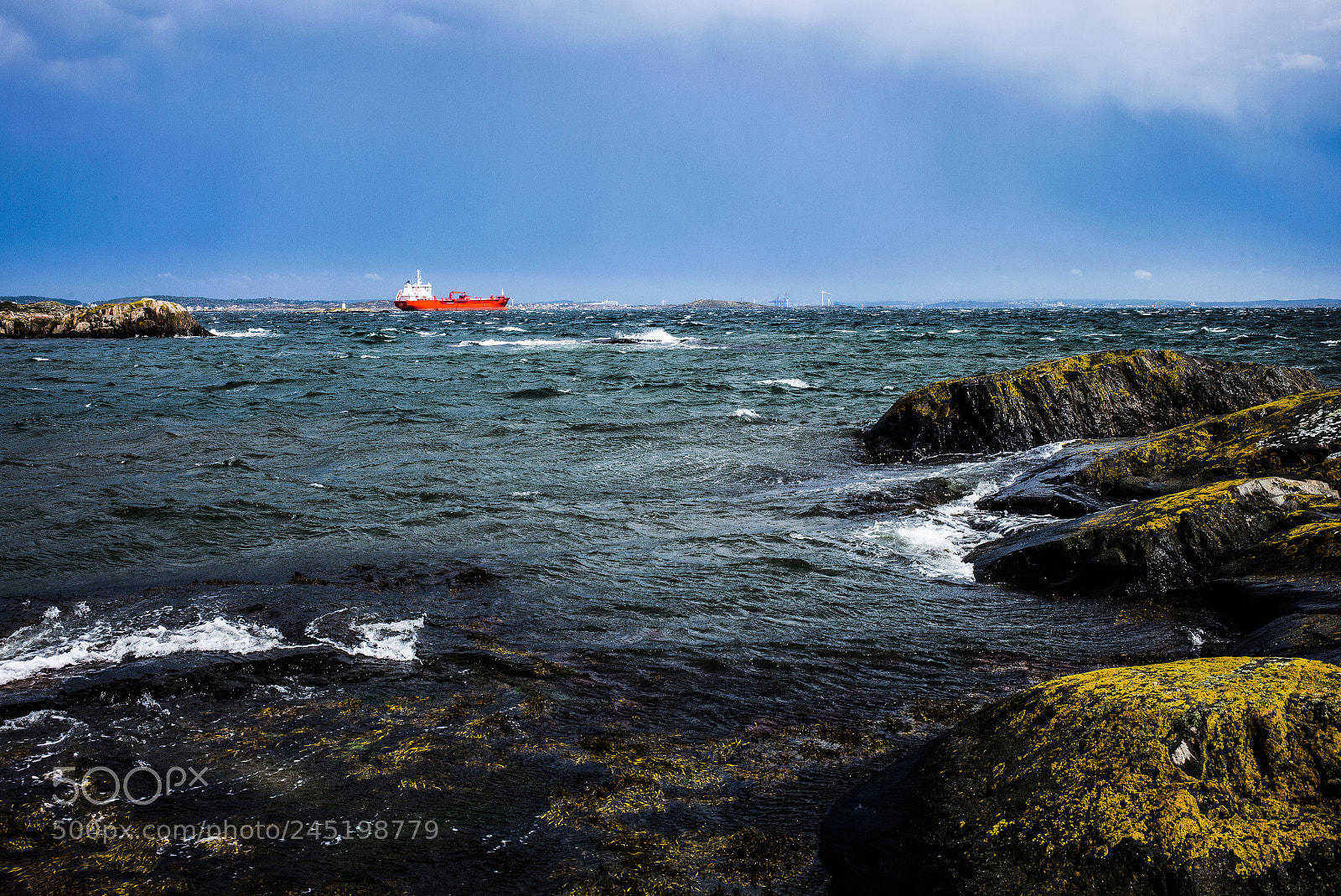 Leica M (Typ 240) sample photo. Rotes schiff photography