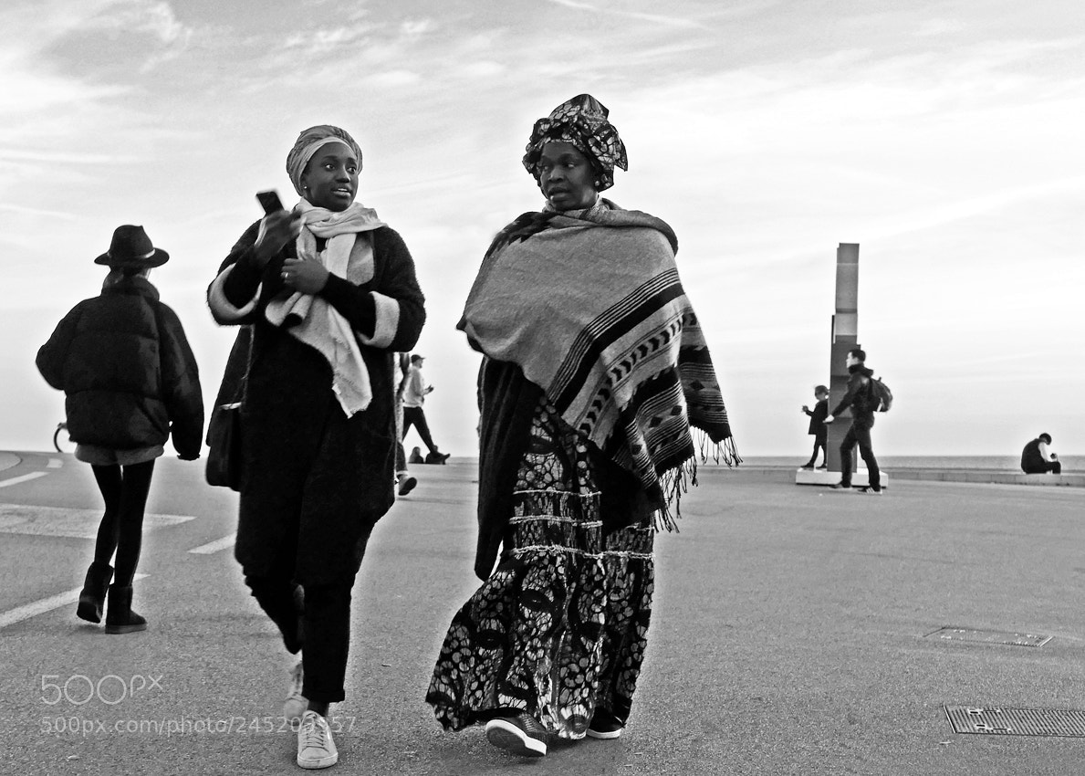 Leica D-Lux (Typ 109) sample photo. On the promenade photography