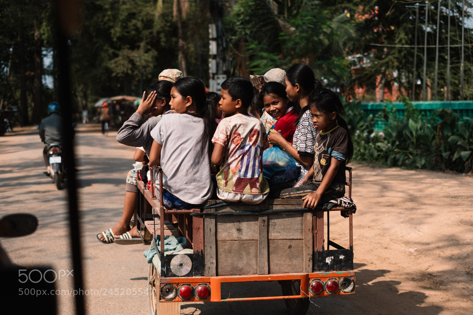 Fujifilm X-Pro2 sample photo. Children in siem reap photography
