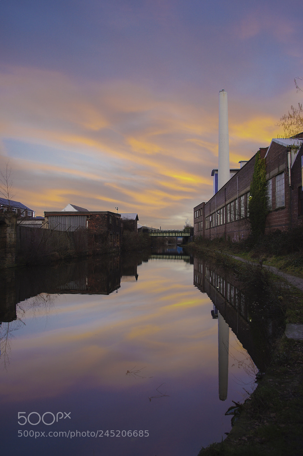Pentax K20D sample photo. Canalside photography