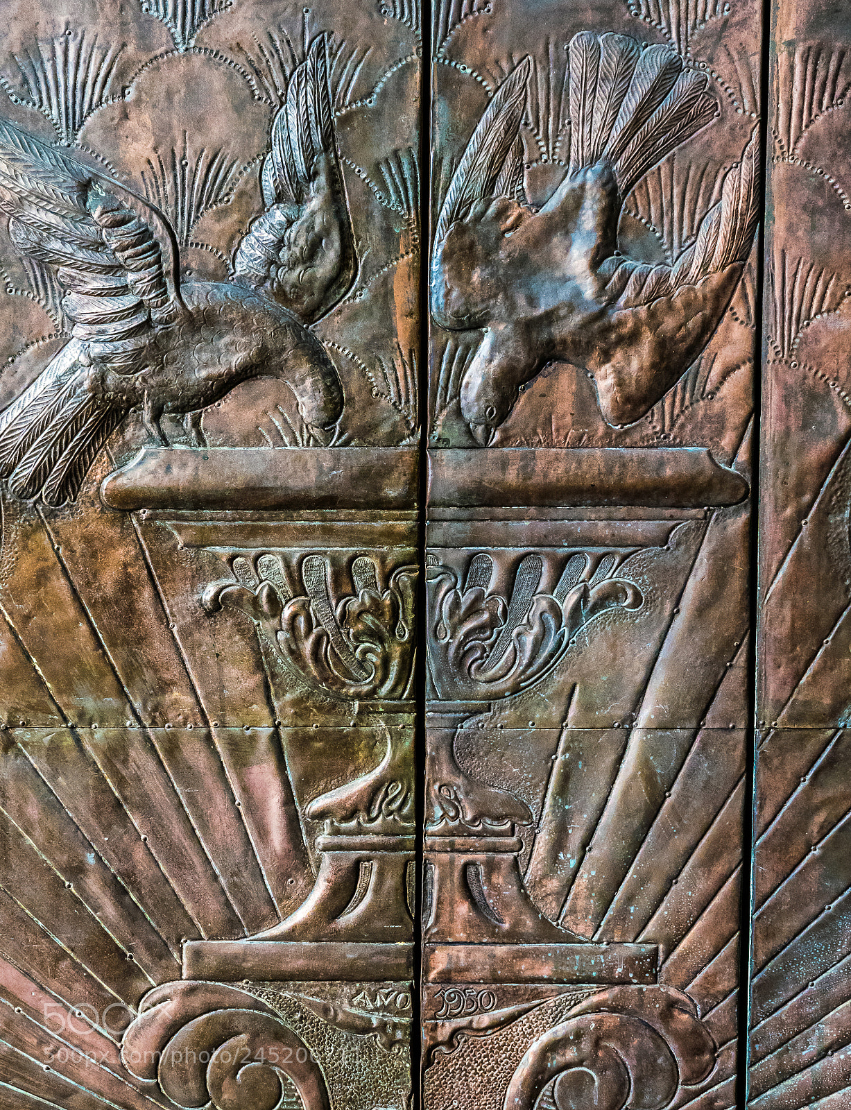 Olympus OM-D E-M1 Mark II sample photo. Carved cooper door town photography