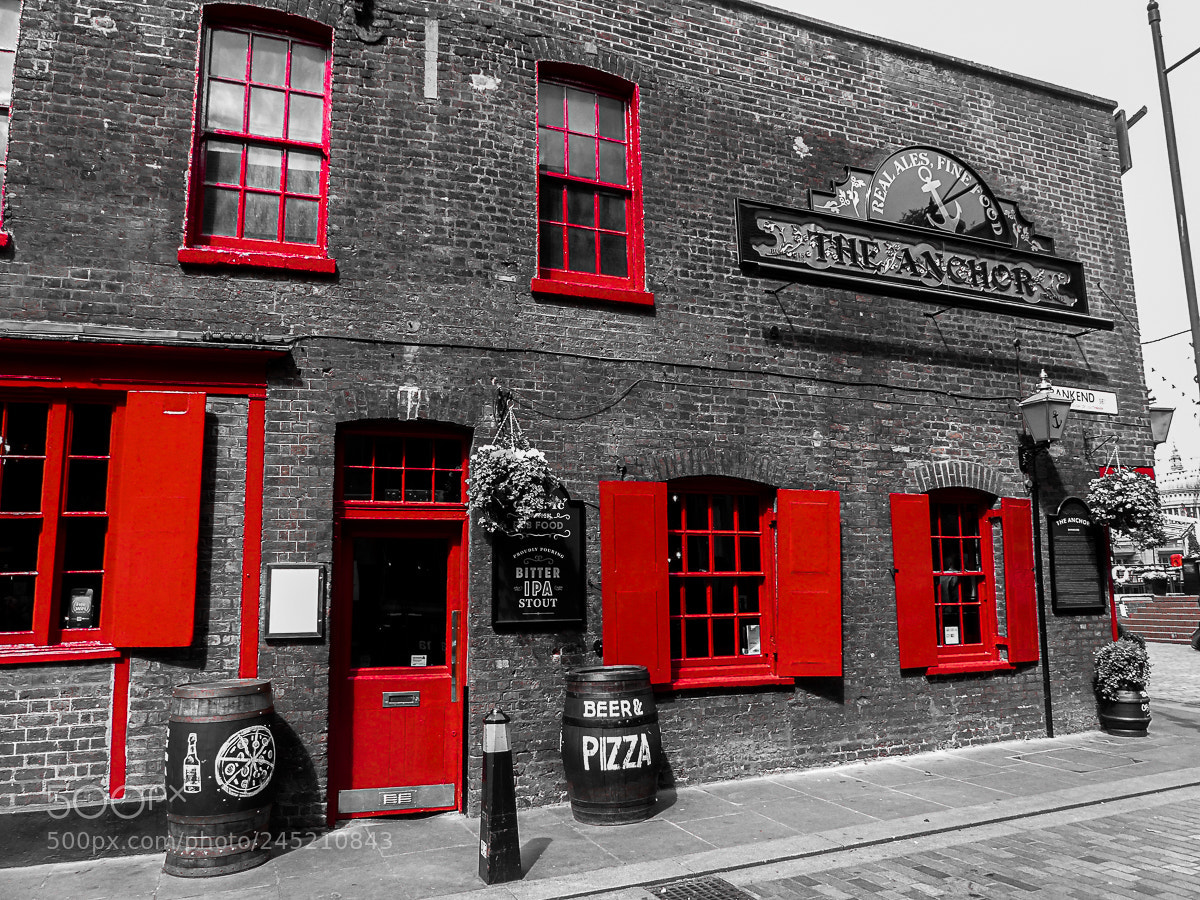 Panasonic Lumix DMC-FZ200 sample photo. Pub front at thames photography