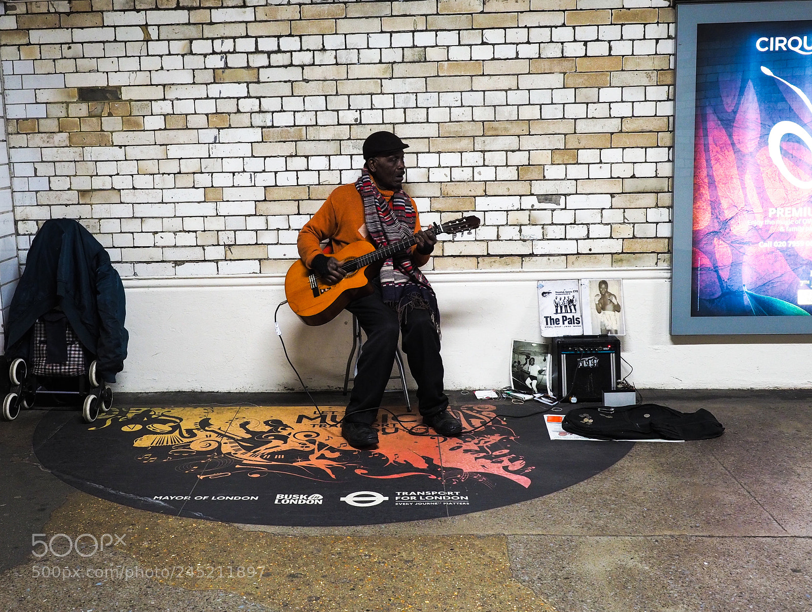 Olympus OM-D E-M5 II sample photo. Busker, london. photography