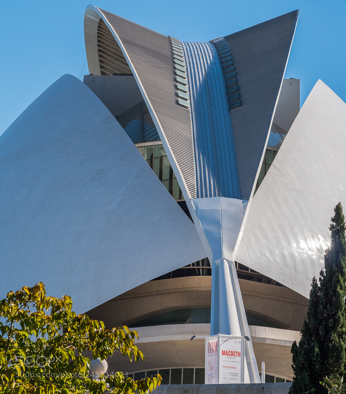Panasonic Lumix DMC-GX8 sample photo. The el palau de photography