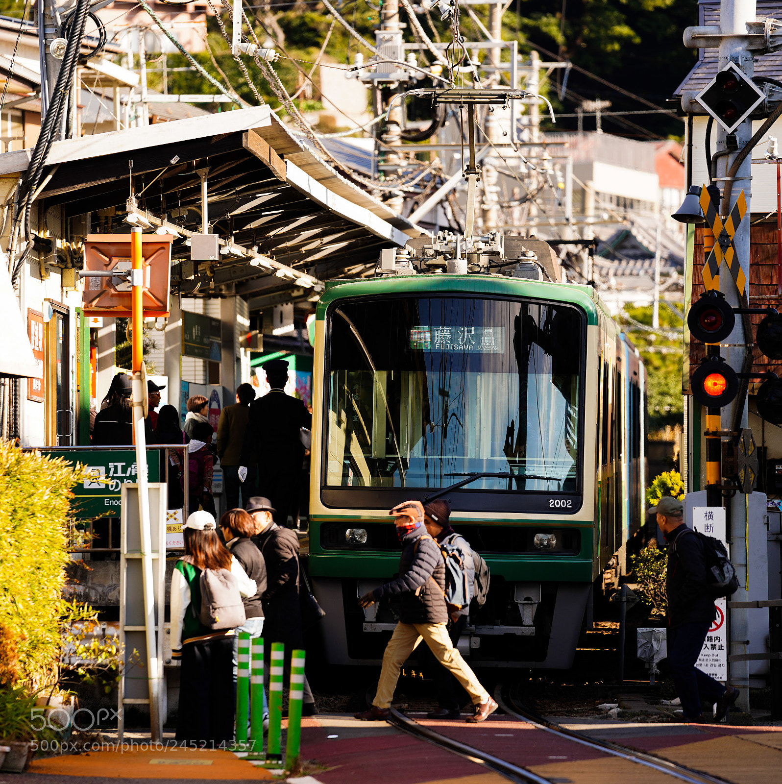 Sony a7R III sample photo. 江ノ電腰越駅にて。 photography