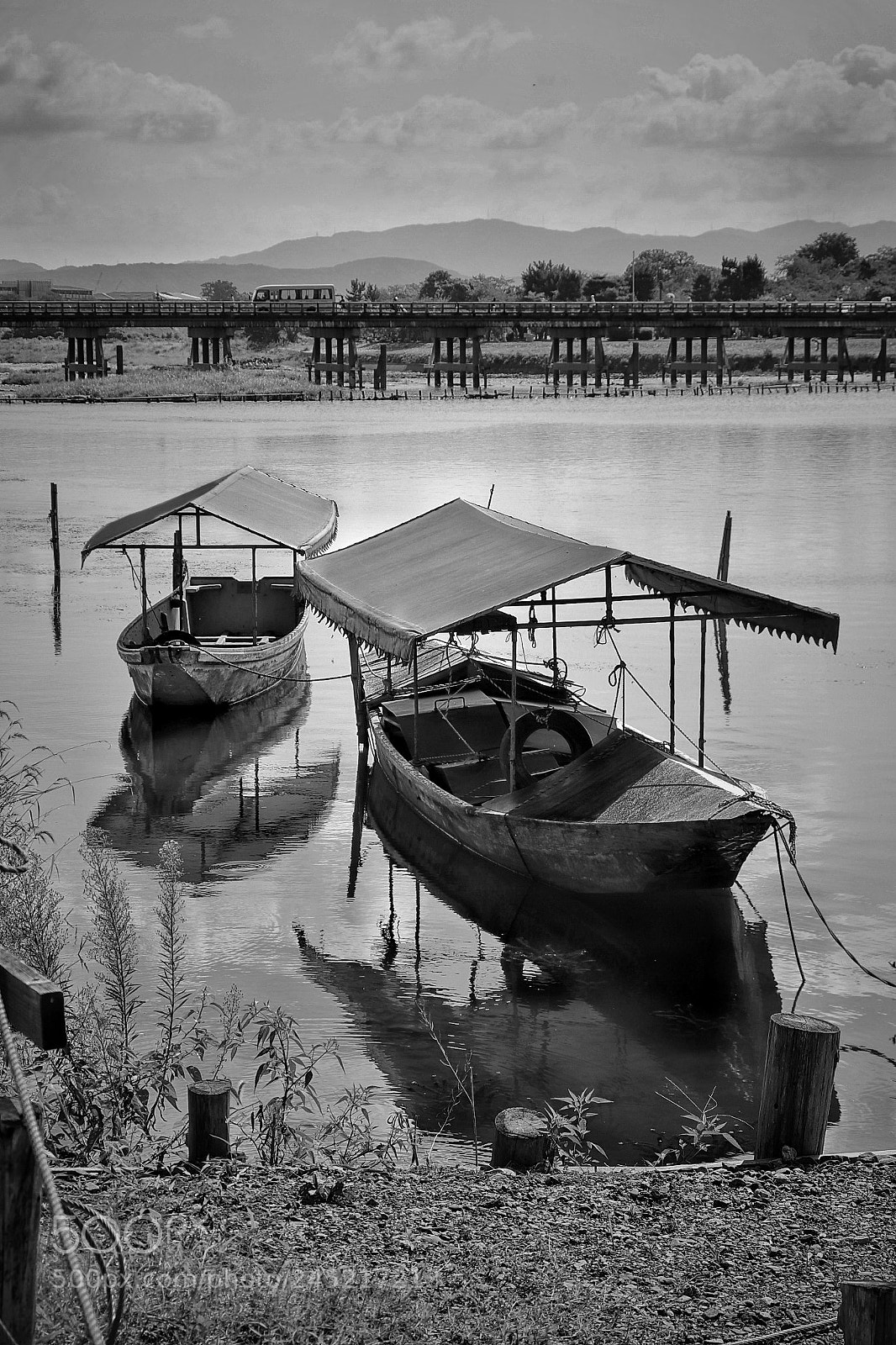 Canon EOS 77D (EOS 9000D / EOS 770D) sample photo. Japan, black and white. photography