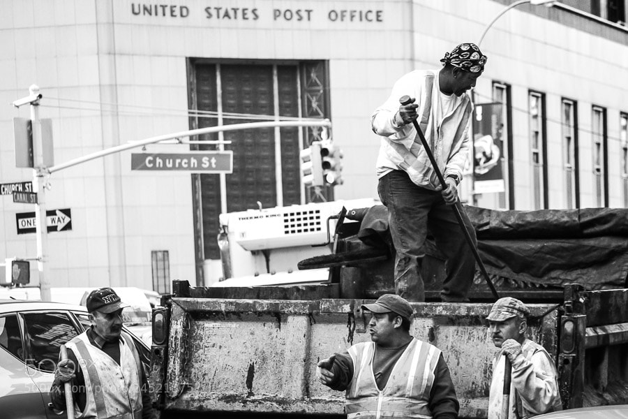 Canon EOS 350D (EOS Digital Rebel XT / EOS Kiss Digital N) sample photo. Nyc workers photography