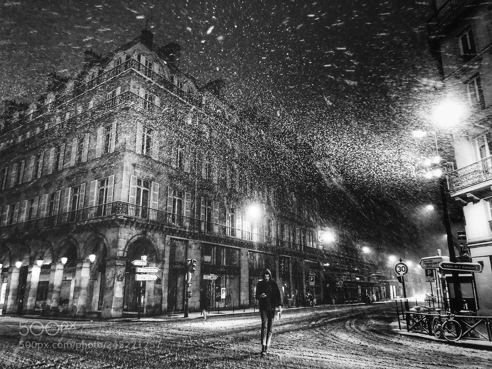 Apple iPhone 8 Plus sample photo. Paris under snow photography