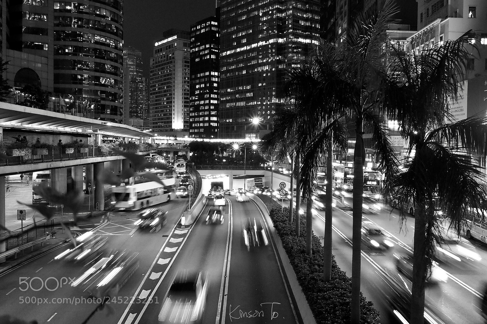 Olympus OM-D E-M5 II sample photo. Night in central photography