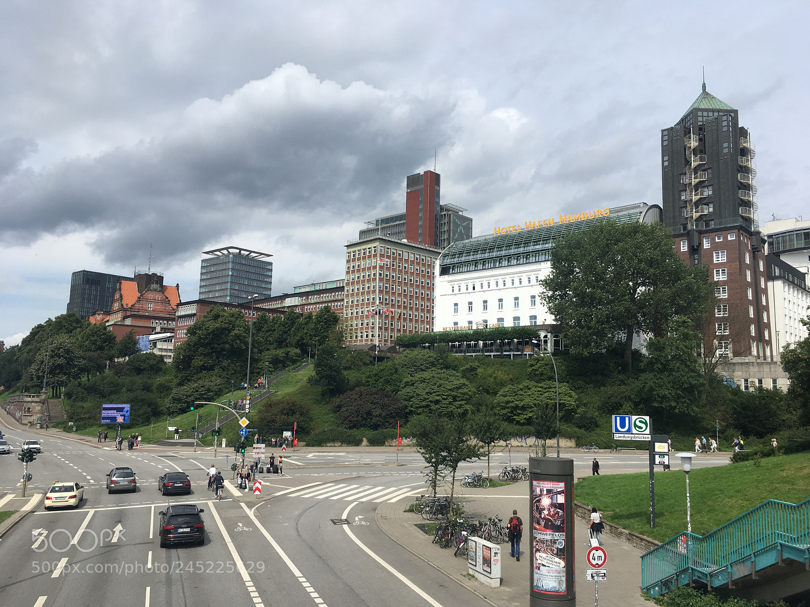 Apple iPhone SE sample photo. Cloudy day in hamburg☔️. photography