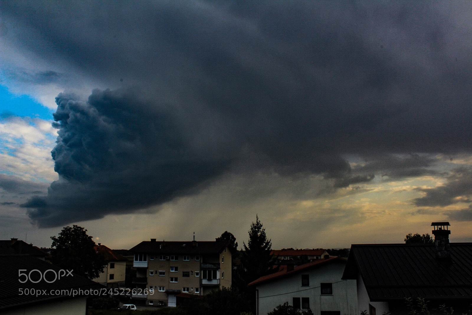 Canon EOS 1300D (EOS Rebel T6 / EOS Kiss X80) sample photo. Coming storm..? photography