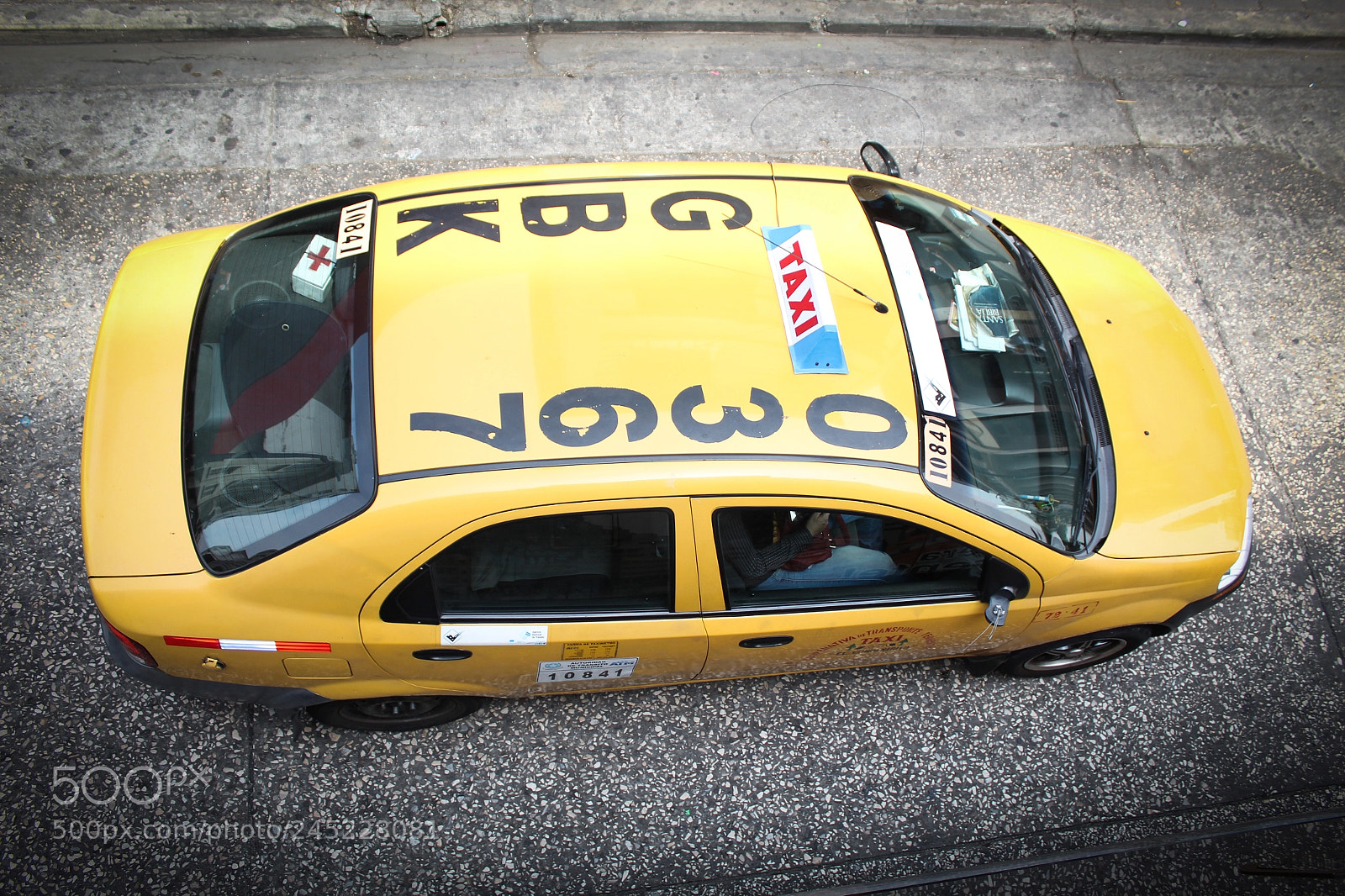 Canon EOS 1300D (EOS Rebel T6 / EOS Kiss X80) sample photo. Taxi photography