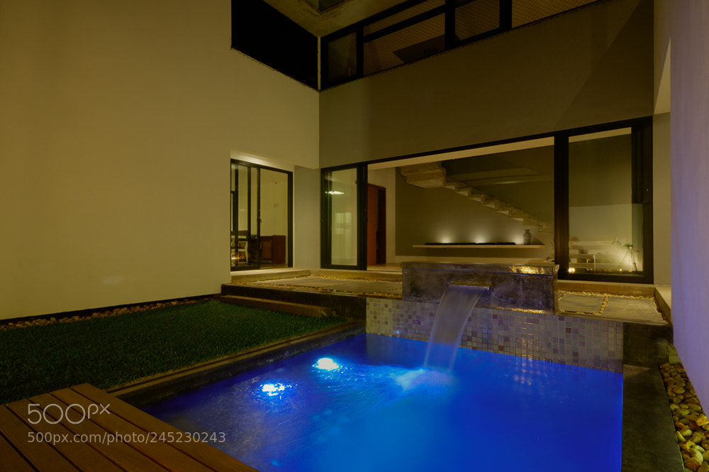 Nikon D90 sample photo. Piscina photography