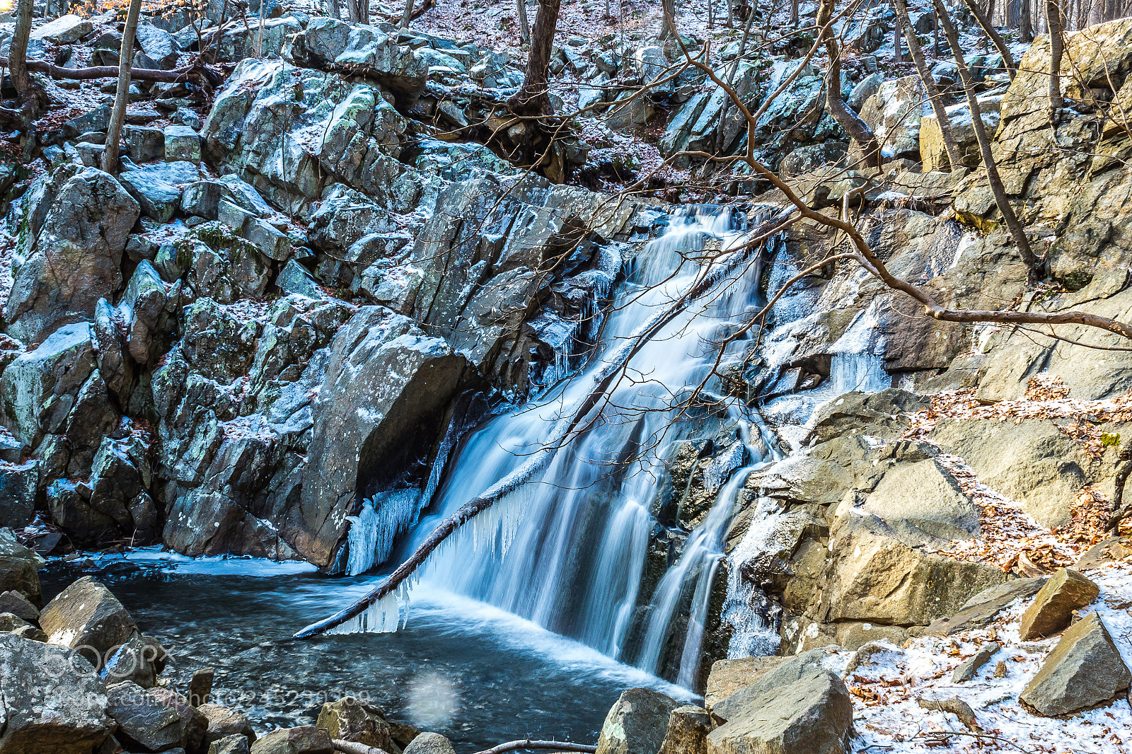 Canon EOS 1300D (EOS Rebel T6 / EOS Kiss X80) sample photo. Winter waterfall photography