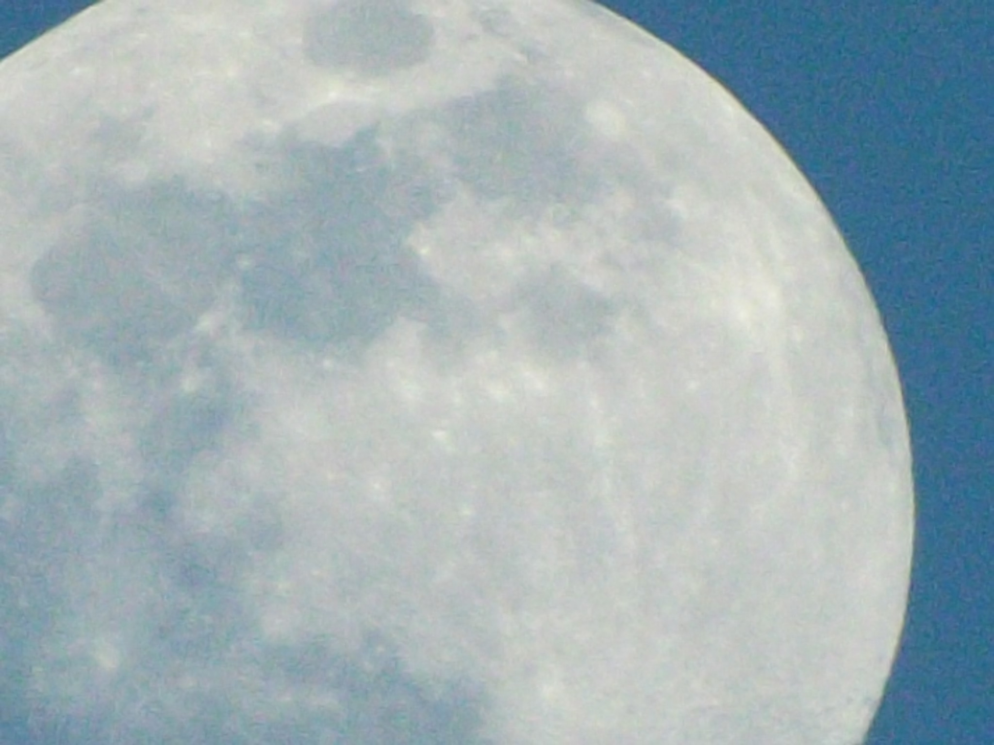 Fujifilm FinePix S4530 sample photo. Moon on zoom photography