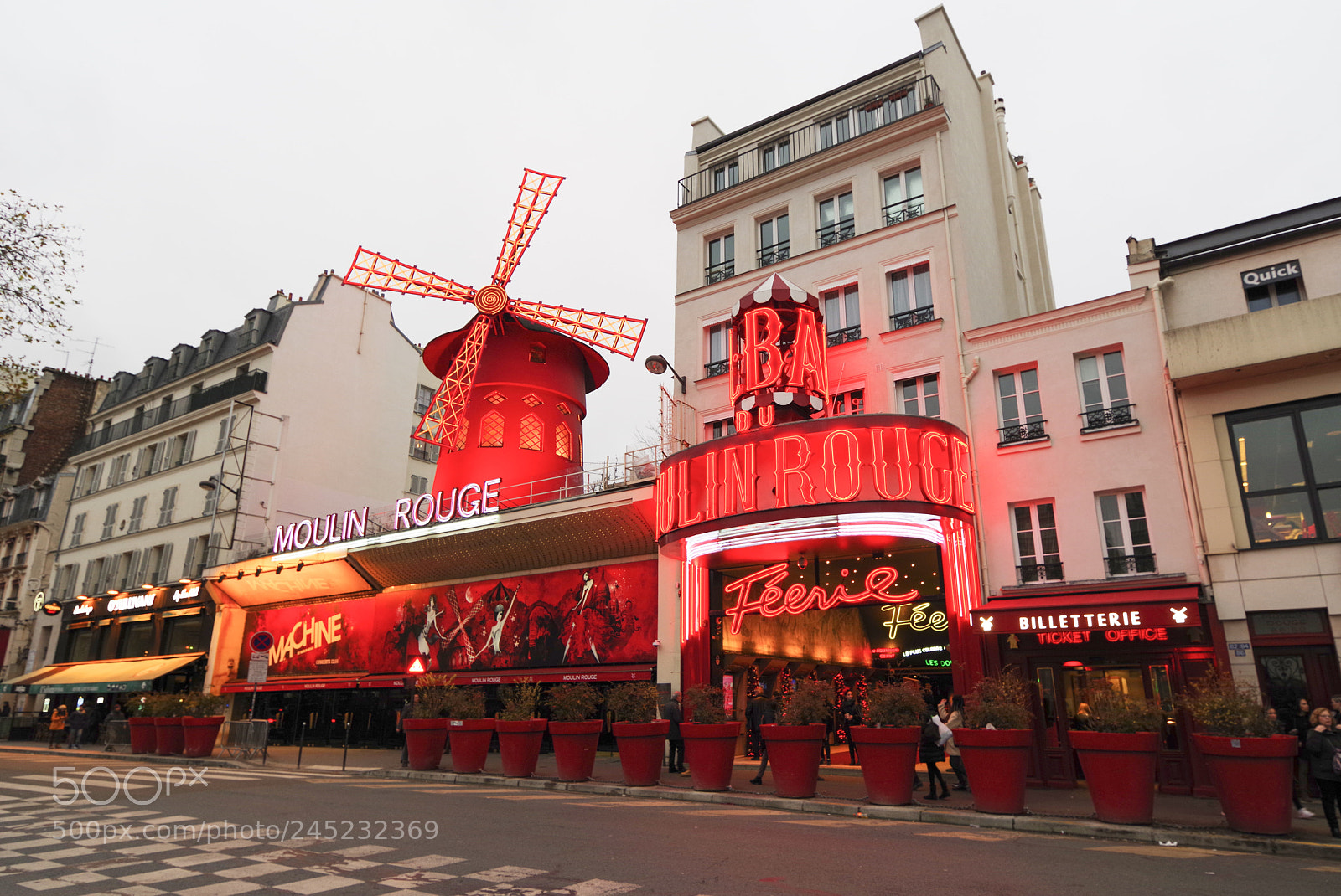 Pentax K-1 sample photo. Cabaret "moulin rouge", paris photography