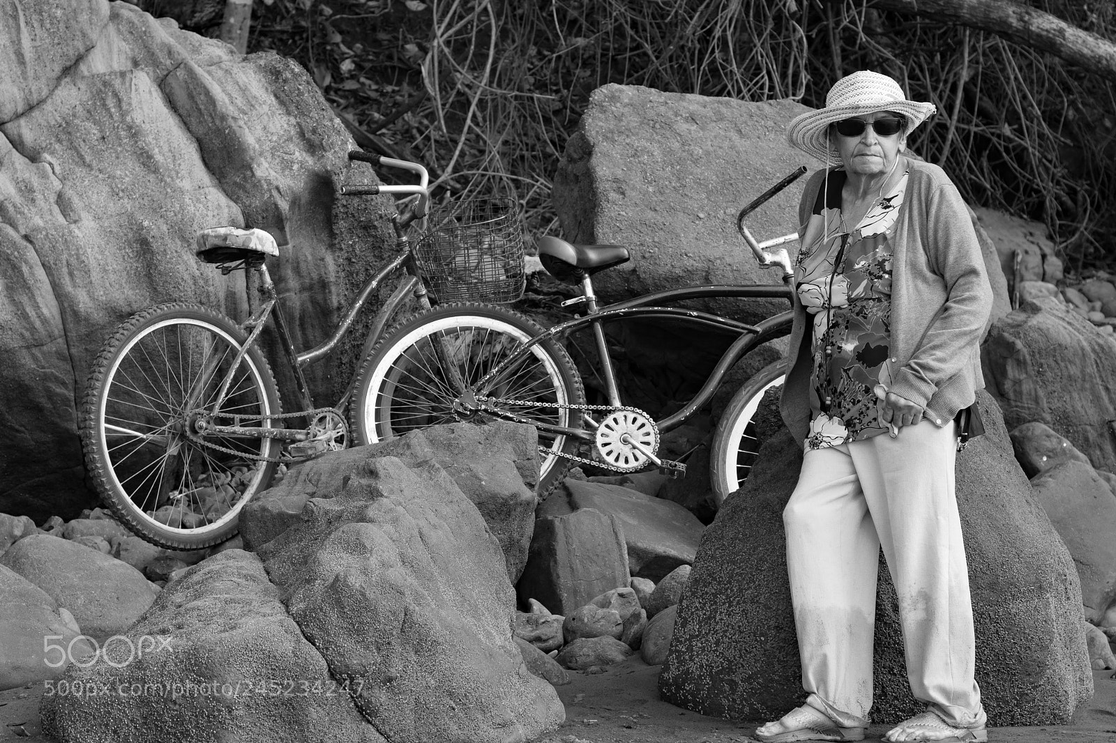 Nikon D7100 sample photo. Grandma on the beach photography