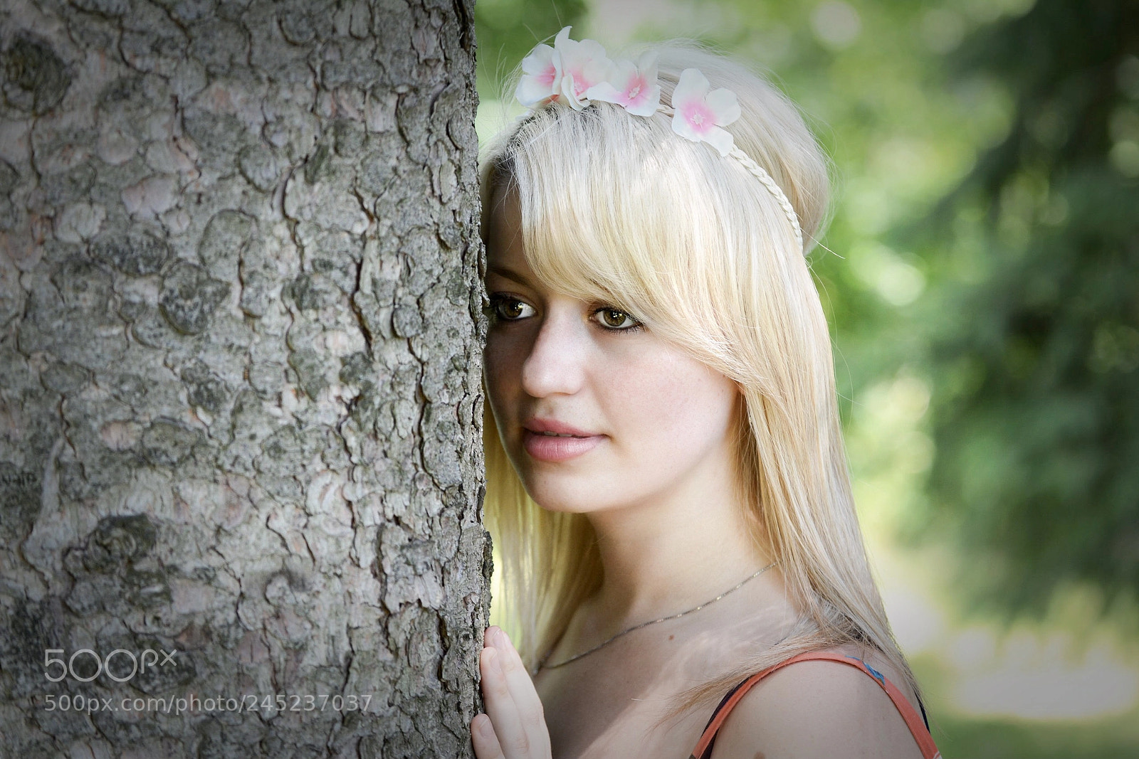 Nikon D7100 sample photo. Peeking out photography
