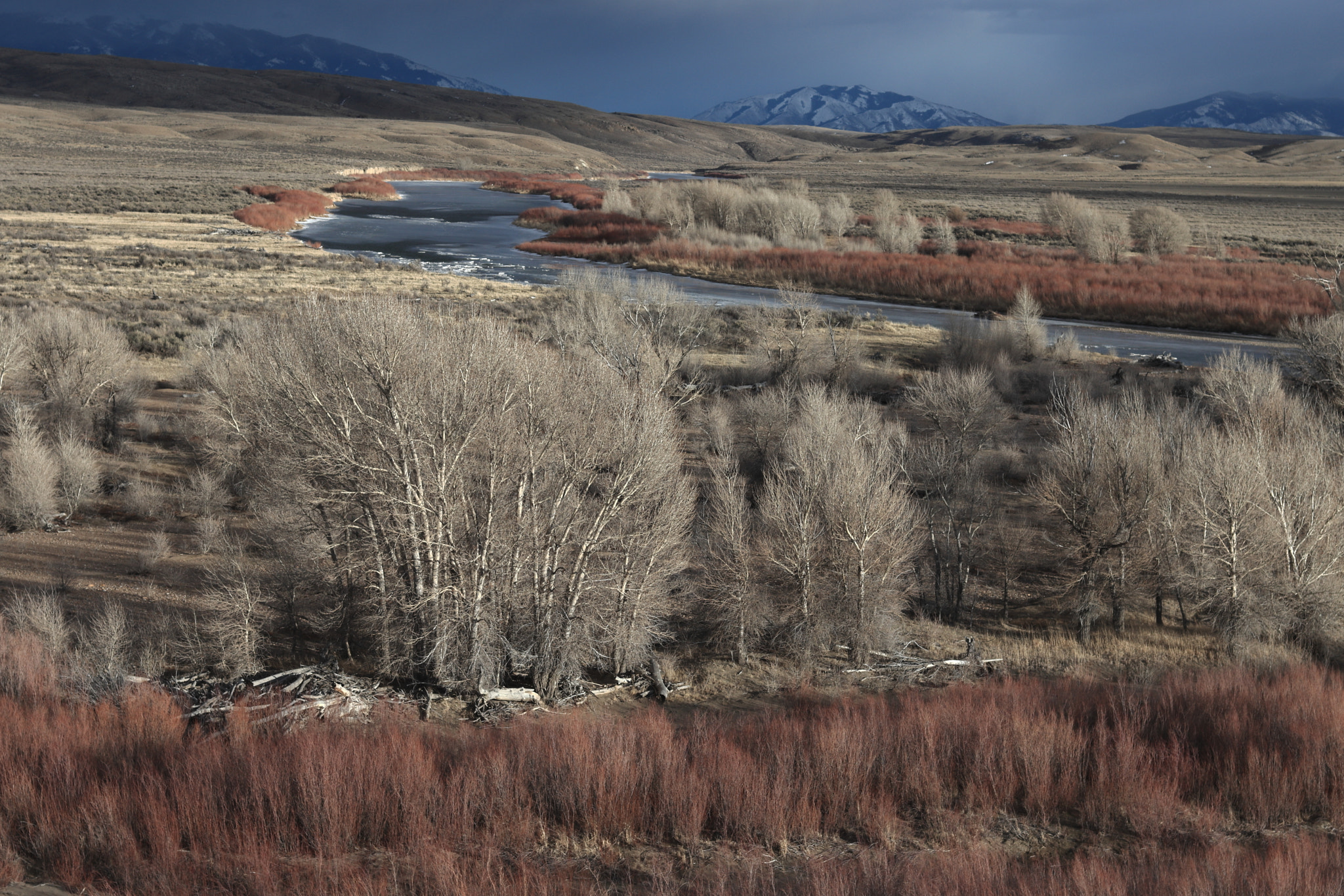 Canon EOS 200D (EOS Rebel SL2 / EOS Kiss X9) sample photo. Stormy mountians photography