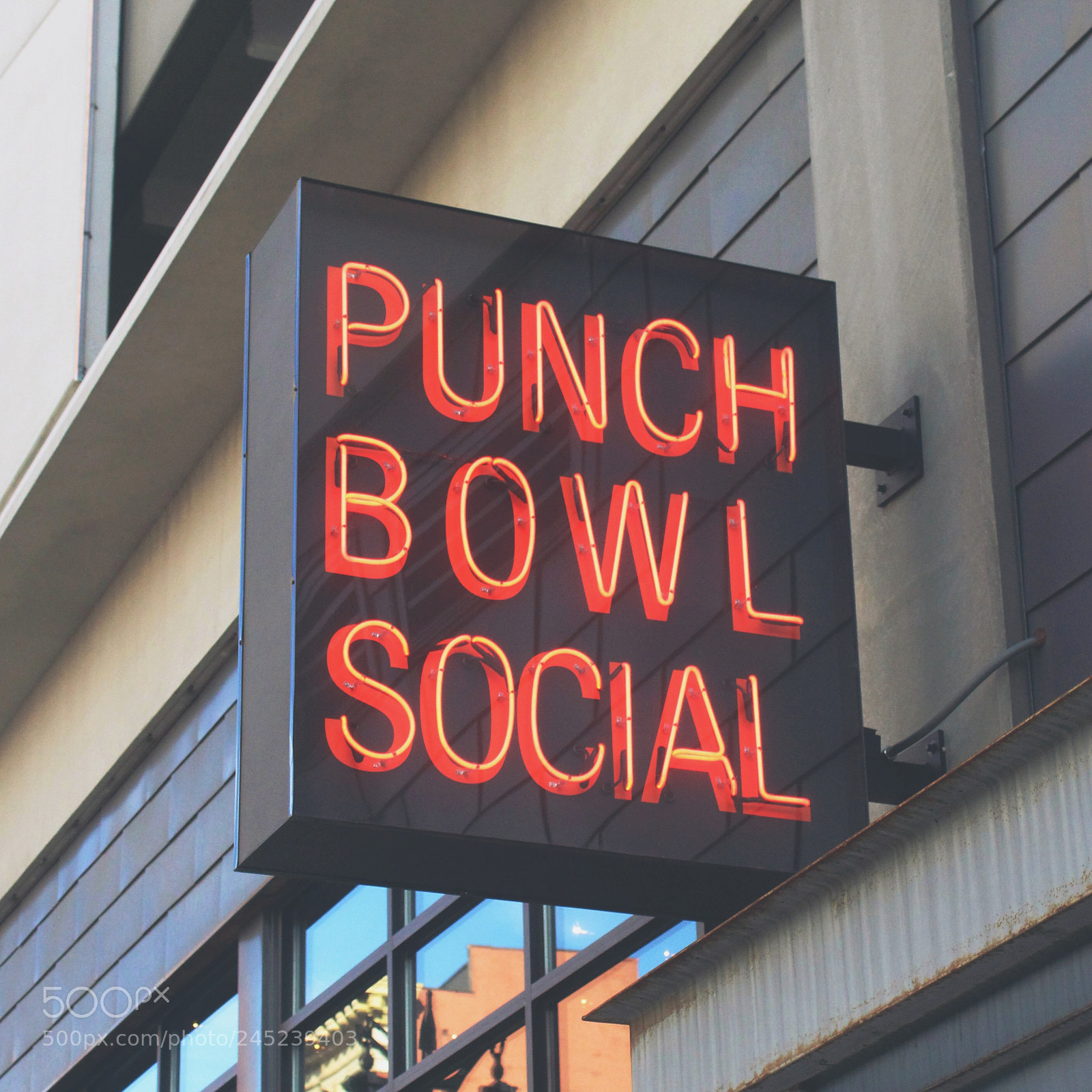 Canon EOS 1200D (EOS Rebel T5 / EOS Kiss X70 / EOS Hi) sample photo. Punch bowl social photography