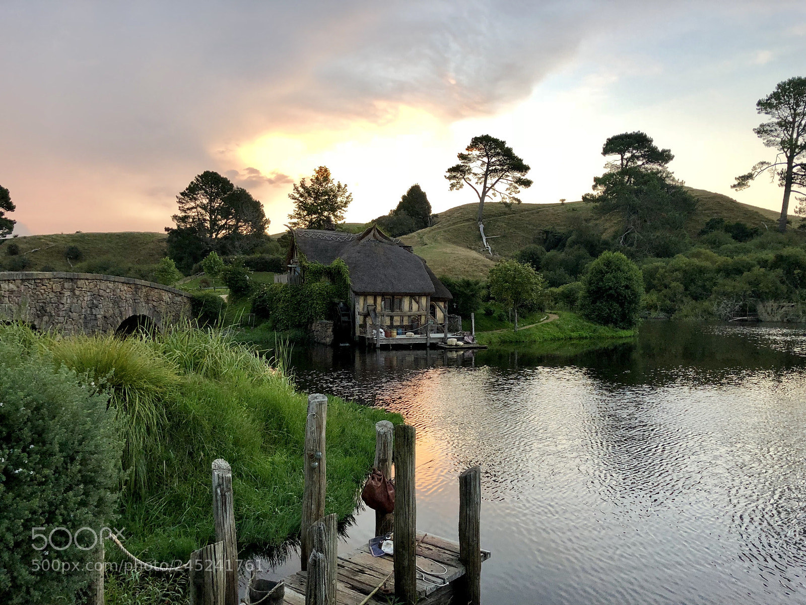 Apple iPhone X sample photo. Hobbiton photography