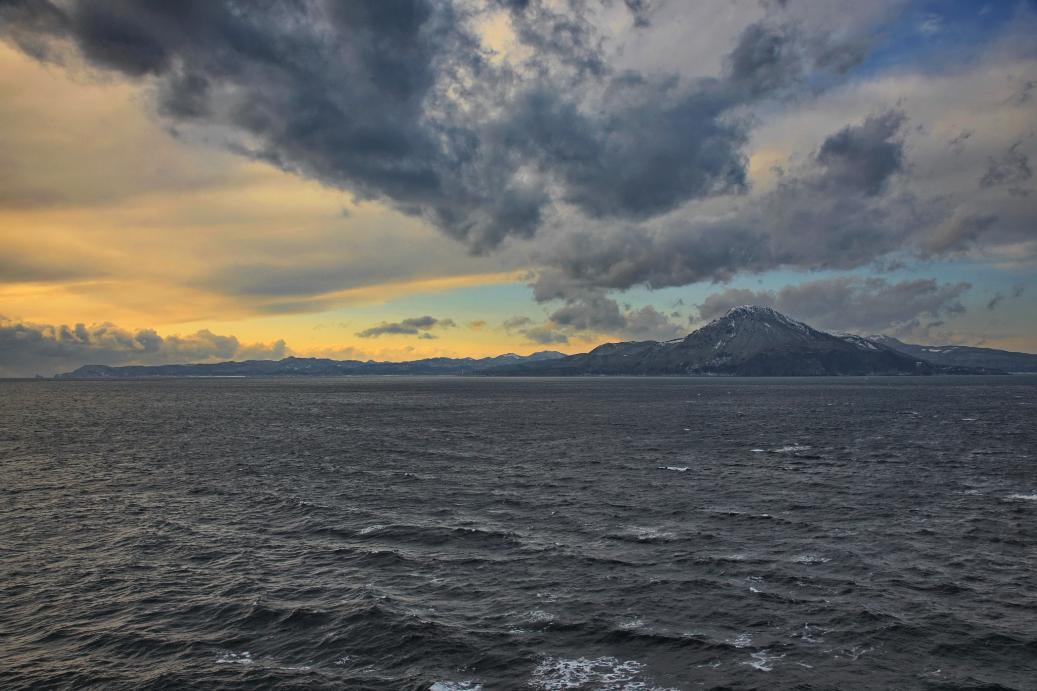 Canon EOS-1Ds Mark III + Canon EF 24-105mm F4L IS USM sample photo. Windy evening in tsugaru strait photography