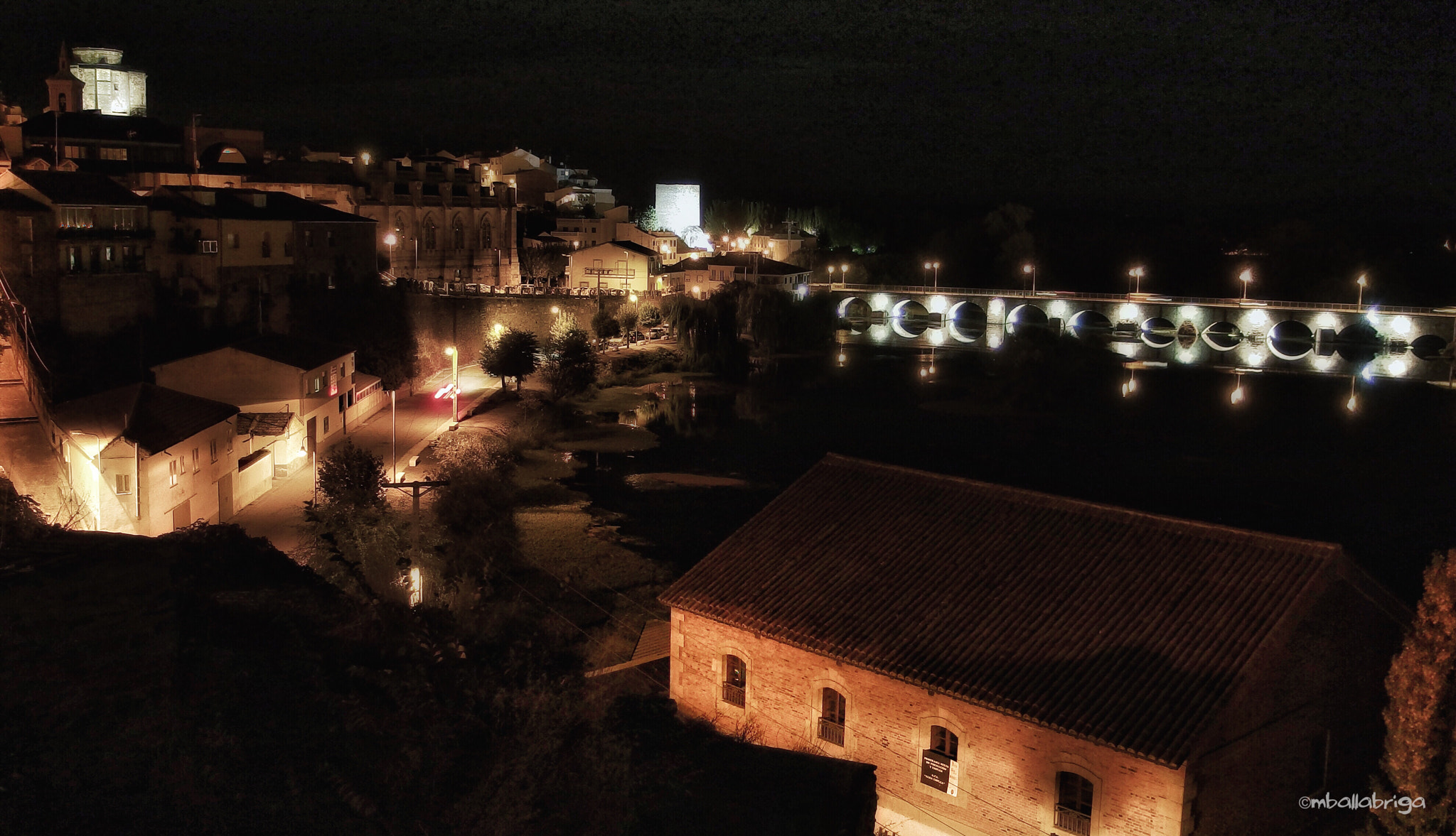 Olympus XZ-2 iHS sample photo. Alba tormes night photography