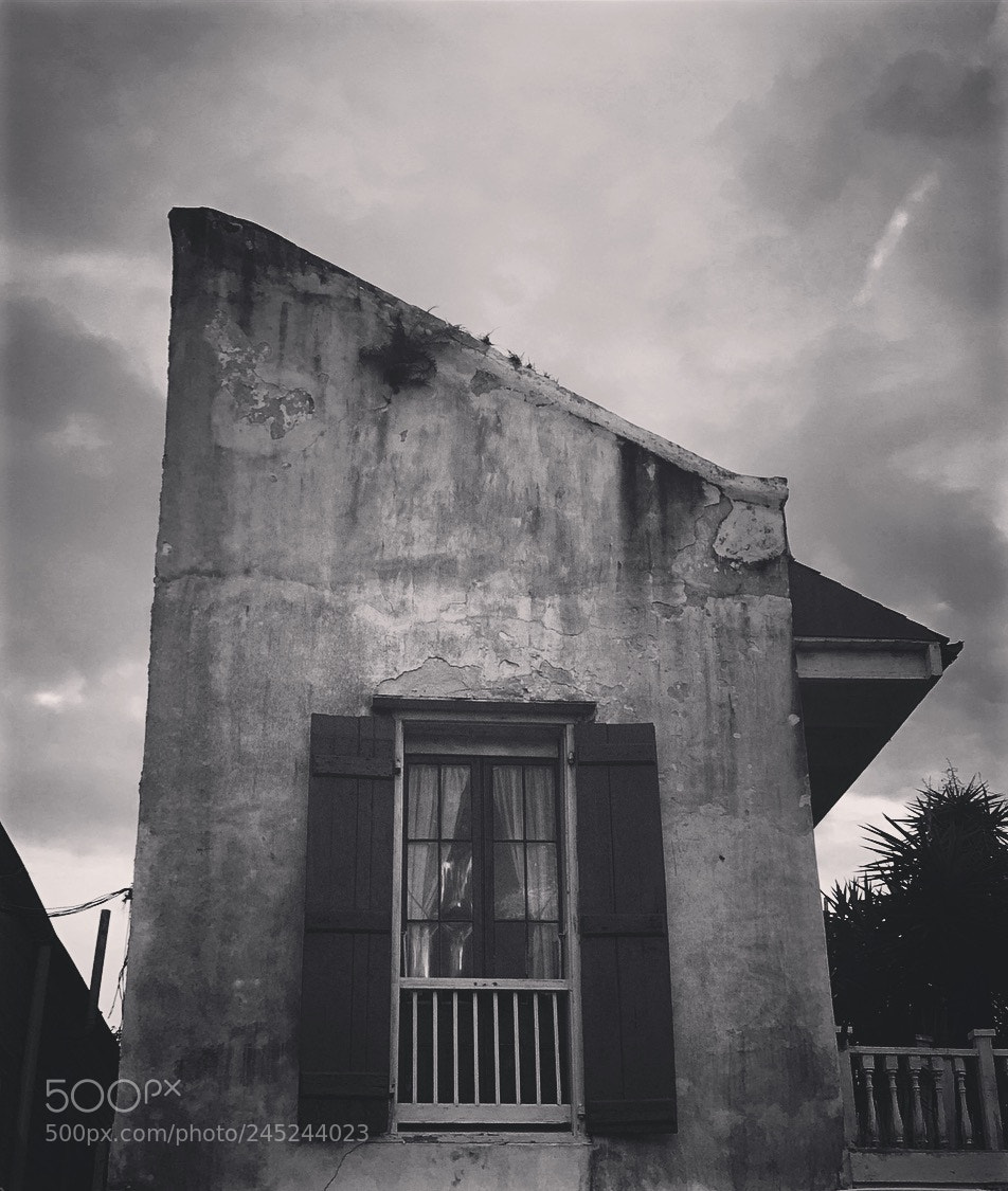 Apple iPhone 7 Plus sample photo. A very peculiar house photography