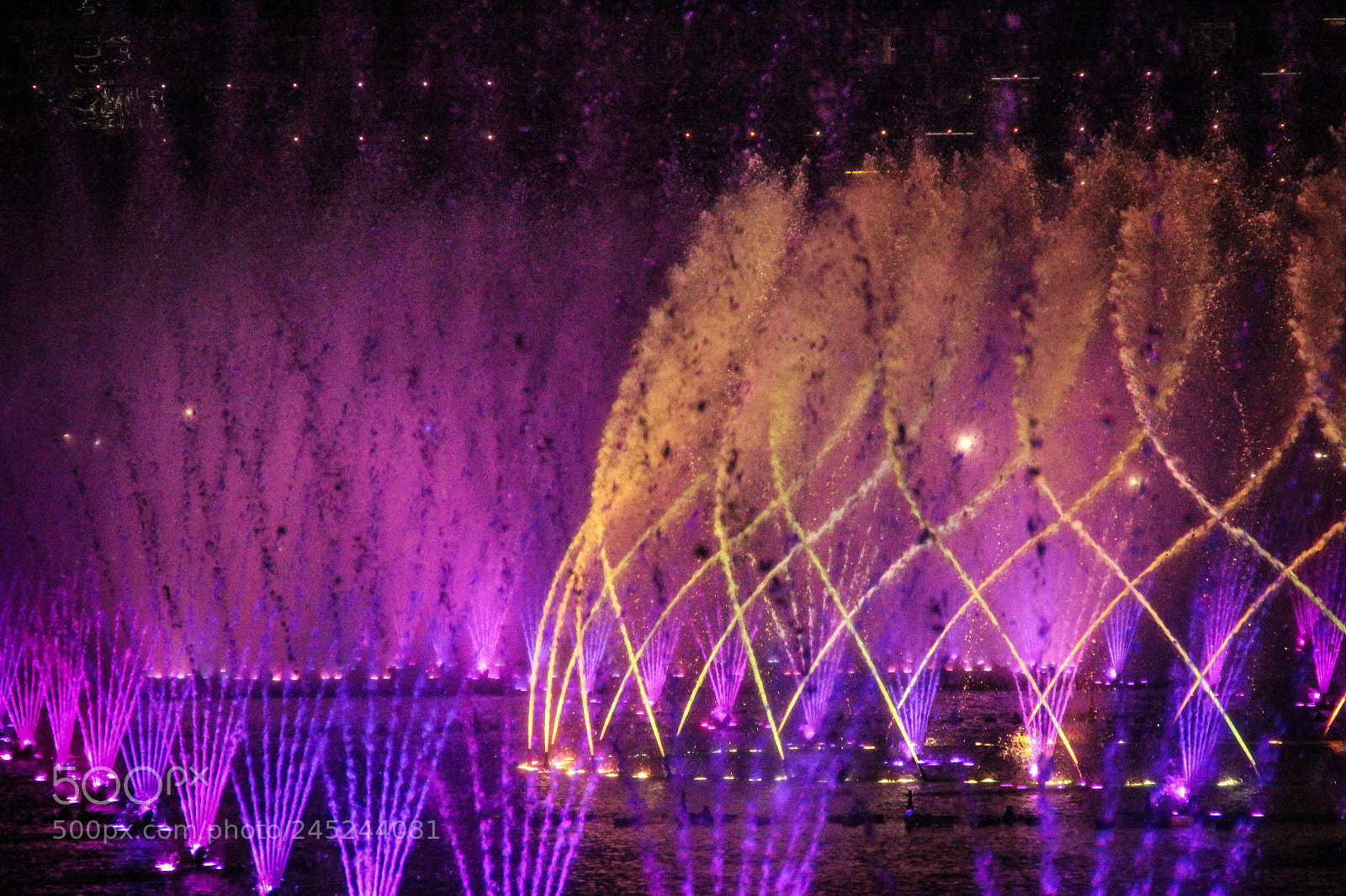 Canon EOS 600D (Rebel EOS T3i / EOS Kiss X5) sample photo. Colorful water show photography