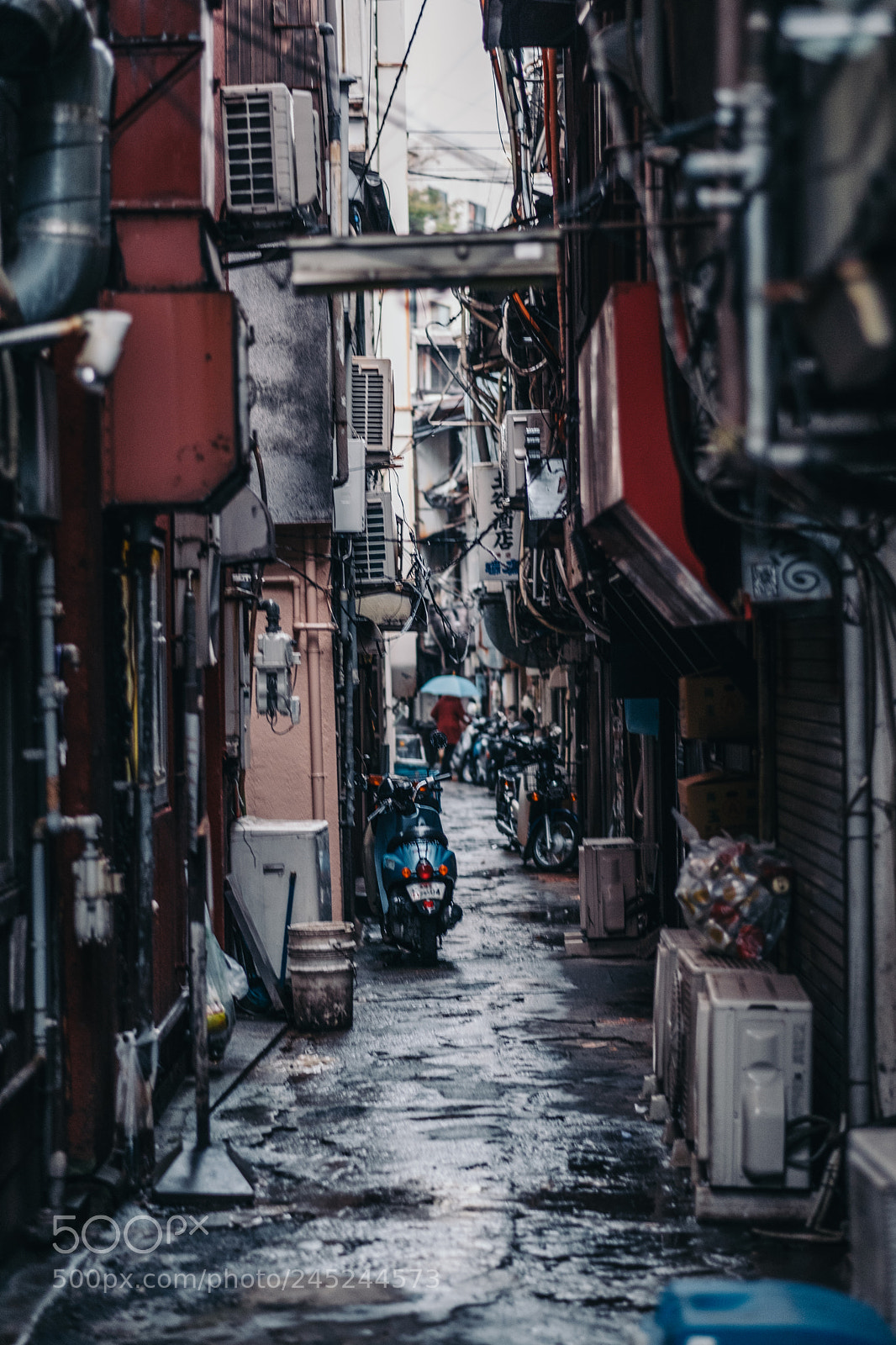 Fujifilm X-Pro2 sample photo. Narrow street photography