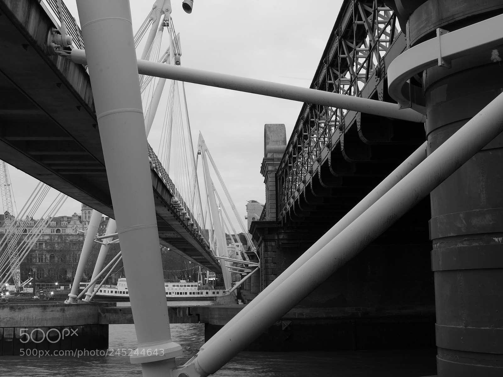 Panasonic Lumix DMC-GX7 sample photo. Golden jubilee bridge photography