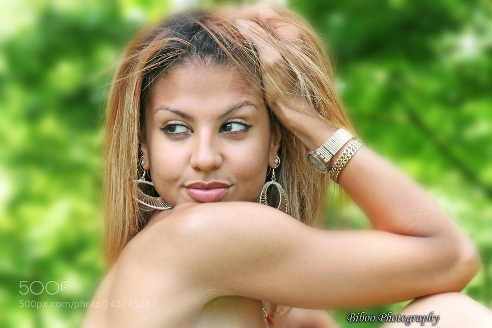 Canon EOS 5D sample photo. Something caught her attention photography