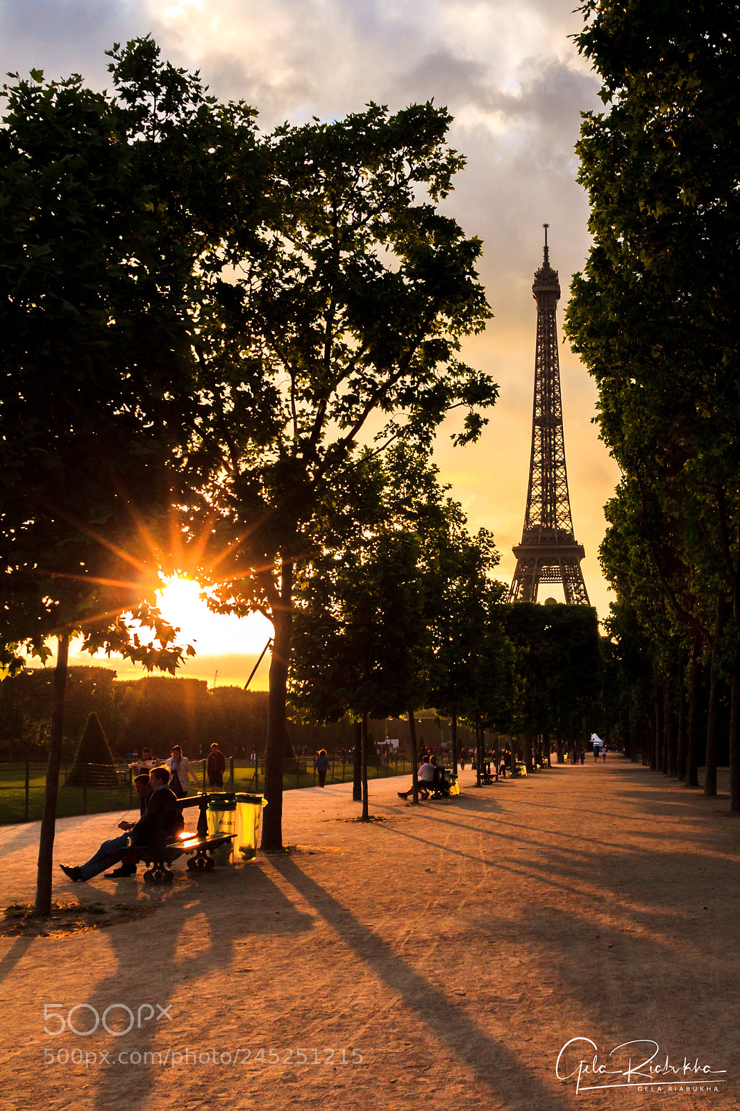 Canon EOS 500D (EOS Rebel T1i / EOS Kiss X3) sample photo. Eiffel photography