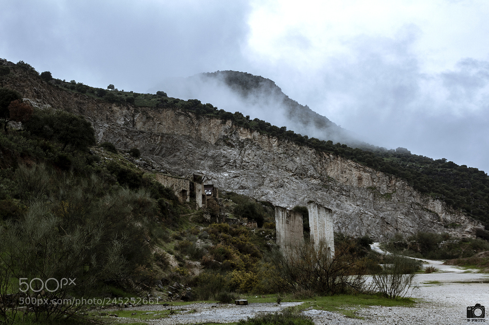 Canon EOS 1300D (EOS Rebel T6 / EOS Kiss X80) sample photo. Moody mountain photography